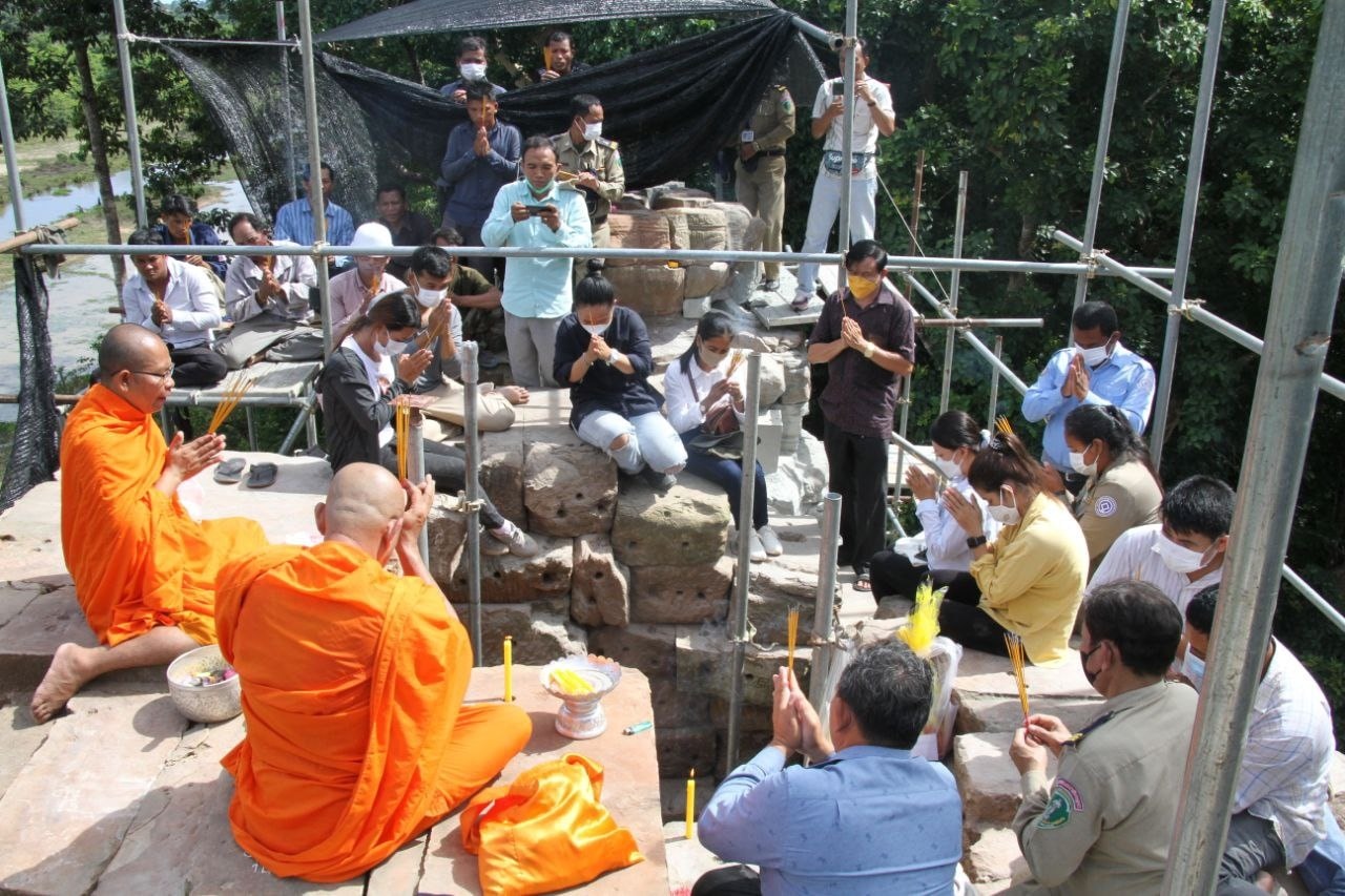 A religious ceremony to put four pieces of crystals back on the top of Angkor Thom’s Takav Gate